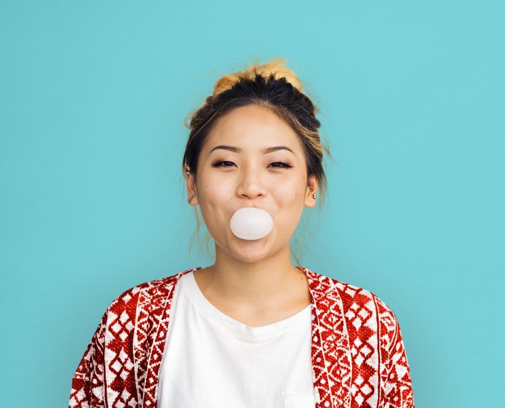 Girl Chewing Bubble Gum in bluegreen wallpaper